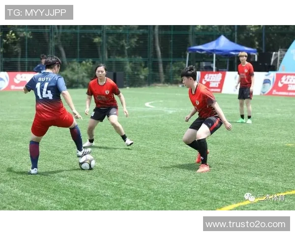 杨伟独家揭秘:深入解析足球技巧与战术心得分享 杨伟独家揭秘:深入解析足球技巧与战术心得分享